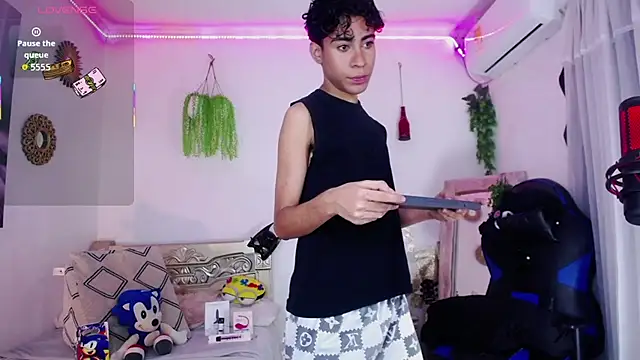 Snapshot of huge_armound chatting on April 2026 04:24:02 AM huge armound online show from April 2026 04:24:02 AM