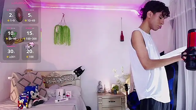 Snapshot of huge_armound chatting on April 2026 04:01:01 AM huge armound online show from April 2026 04:01:01 AM