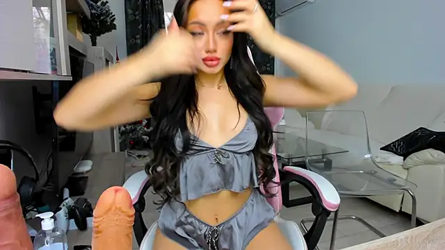 Snapshot of KaylaLaine chatting on February 2025 06:13:02 AM KaylaLaine online show from February 2025 06:13:02 AM