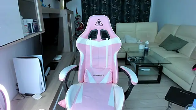 Snapshot of KaylaLaine chatting on February 2025 06:08:02 AM KaylaLaine online show from February 2025 06:08:02 AM