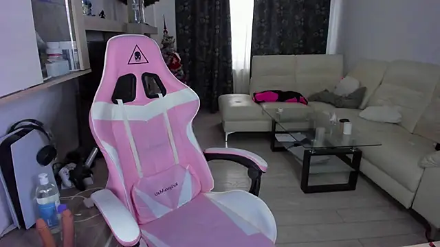 Snapshot of KaylaLaine chatting on February 2025 05:56:02 AM KaylaLaine online show from February 2025 05:56:02 AM