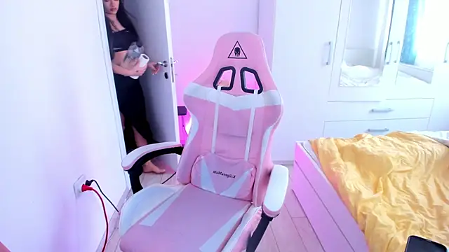 Snapshot of KaylaLaine chatting on March 2025 06:24:02 AM KaylaLaine online show from March 2025 06:24:02 AM