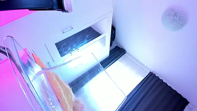 Snapshot of KaylaLaine chatting on March 2025 09:28:01 AM KaylaLaine online show from March 2025 09:28:01 AM