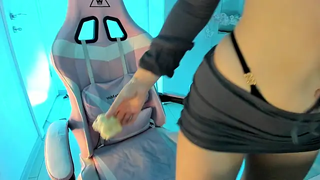 Snapshot of KaylaLaine chatting on September 2025 06:02:02 AM KaylaLaine online show from September 2025 06:02:02 AM