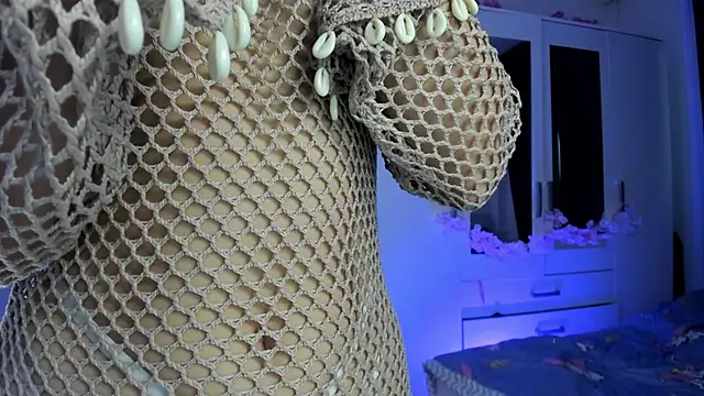 Snapshot of KaylaLaine chatting on September 2025 06:04:01 AM KaylaLaine online show from September 2025 06:04:01 AM