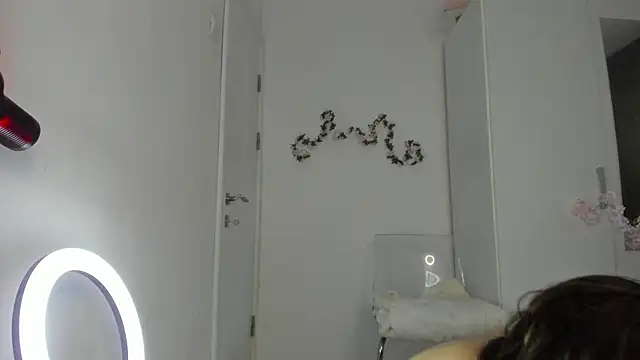 Snapshot of KaylaLaine chatting on September 2025 06:04:02 AM KaylaLaine online show from September 2025 06:04:02 AM