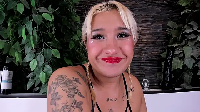 miss danika online show from March 2025 02:13:01 PM