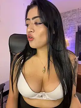 lucianaroy online show from December 2024 08:07:01 PM