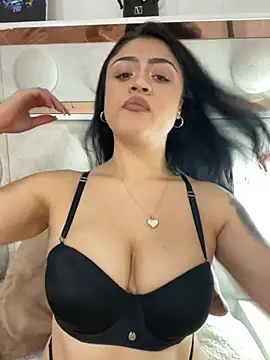 lucianaroy online show from February 2025 09:28:01 PM