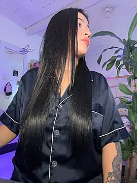 lucianaroy online show from December 2025 04:52:01 AM