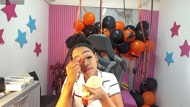 Snapshot of lia_16 chatting on November 2025 11:01:02 AM lia 16 online show from November 2025 11:01:02 AM