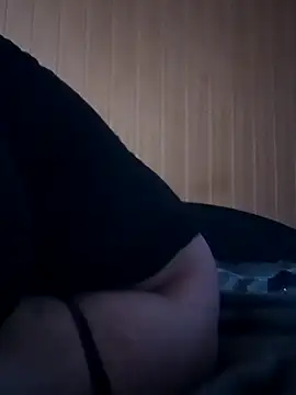 Snapshot of DjiniCD chatting on April 2026 04:01:01 PM DjiniCD online show from April 2026 04:01:01 PM