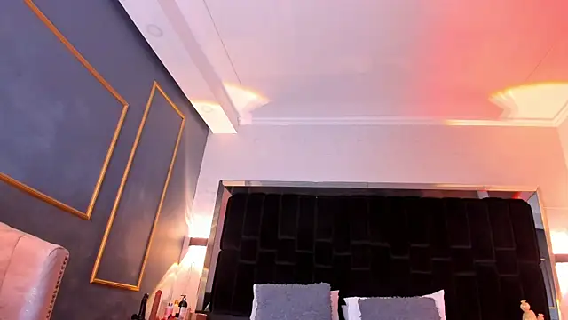 Snapshot of NikkySmiith chatting on February 2025 01:44:02 PM NikkySmiith online show from February 2025 01:44:02 PM