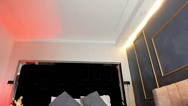 Snapshot of NikkySmiith chatting on February 2025 07:27:02 PM NikkySmiith online show from February 2025 07:27:02 PM