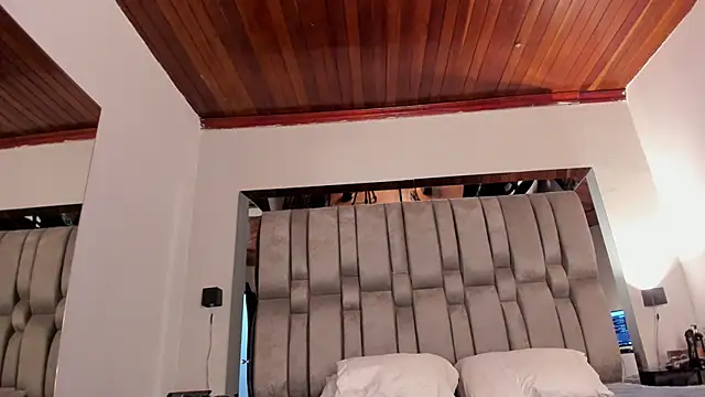 Snapshot of NikkySmiith chatting on October 2025 11:51:02 AM NikkySmiith online show from October 2025 11:51:02 AM