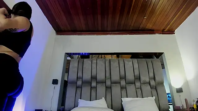 Snapshot of NikkySmiith chatting on November 2025 11:40:02 AM NikkySmiith online show from November 2025 11:40:02 AM