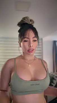 Snapshot of Alison_Diaz17 chatting on April 2026 09:42:02 PM Alison Diaz17 online show from April 2026 09:42:02 PM