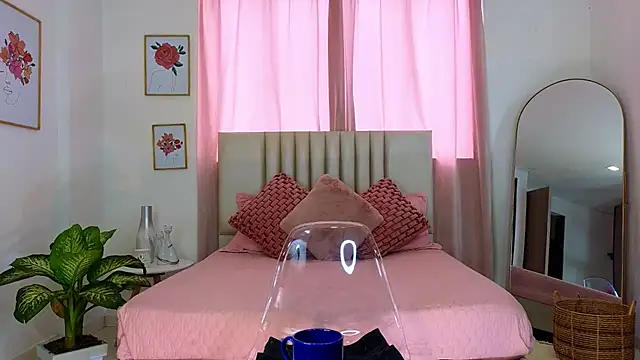 Snapshot of KristennBlue chatting on December 2024 01:59:02 PM KristennBlue online show from December 2024 01:59:02 PM