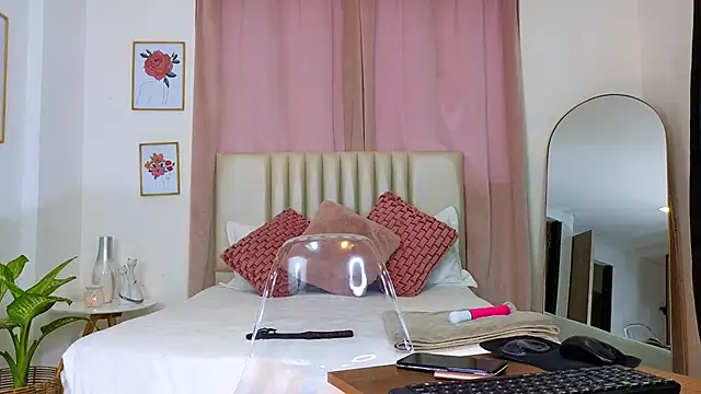 Snapshot of KristennBlue chatting on December 2024 10:48:01 PM KristennBlue online show from December 2024 10:48:01 PM