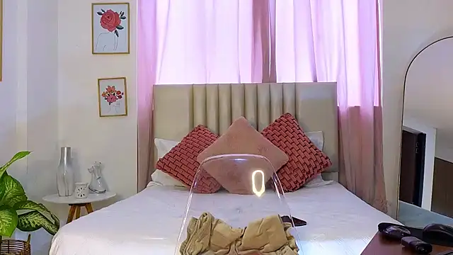 Snapshot of KristennBlue chatting on February 2025 01:25:01 PM KristennBlue online show from February 2025 01:25:01 PM