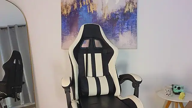 Snapshot of KristennBlue chatting on November 2025 09:02:01 PM KristennBlue online show from November 2025 09:02:01 PM