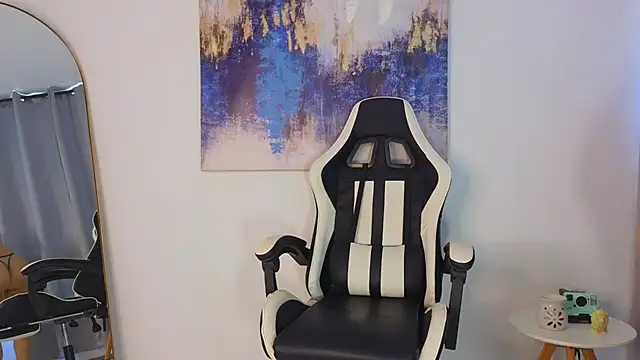 Snapshot of KristennBlue chatting on November 2025 02:17:02 PM KristennBlue online show from November 2025 02:17:02 PM