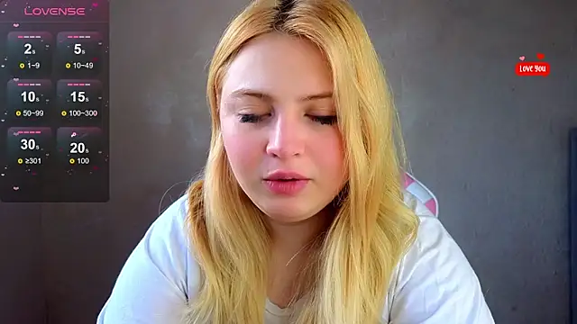 Snapshot of shy_blondiee chatting on March 2025 01:02:01 PM shy blondiee online show from March 2025 01:02:01 PM