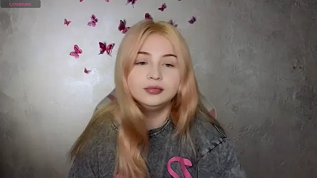 Snapshot of shy_blondiee chatting on September 2025 07:47:02 PM shy blondiee online show from September 2025 07:47:02 PM