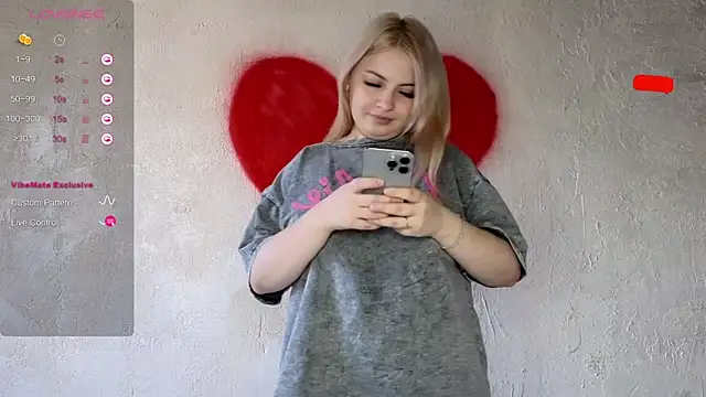 Snapshot of shy_blondiee chatting on September 2025 11:15:02 AM shy blondiee online show from September 2025 11:15:02 AM