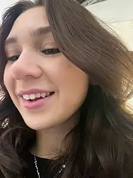 Snapshot of QuitieLia chatting on December 2024 03:22:02 PM QuitieLia online show from December 2024 03:22:02 PM