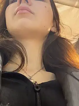 Snapshot of QuitieLia chatting on December 2024 08:28:01 AM QuitieLia online show from December 2024 08:28:01 AM