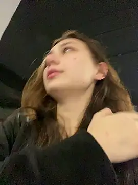 Snapshot of QuitieLia chatting on December 2024 03:21:01 PM QuitieLia online show from December 2024 03:21:01 PM