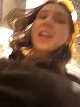 Snapshot of QuitieLia chatting on December 2024 07:11:02 AM QuitieLia online show from December 2024 07:11:02 AM