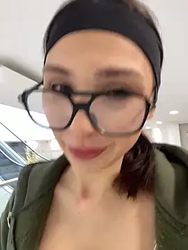 Snapshot of QuitieLia chatting on January 2025 09:10:02 AM QuitieLia online show from January 2025 09:10:02 AM