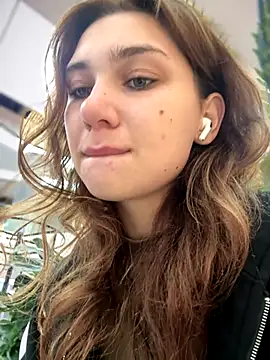 Snapshot of QuitieLia chatting on September 2025 08:20:02 AM QuitieLia online show from September 2025 08:20:02 AM