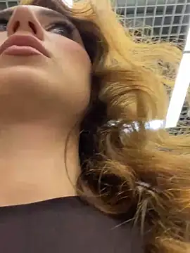 Snapshot of QuitieLia chatting on November 2025 02:16:02 PM QuitieLia online show from November 2025 02:16:02 PM