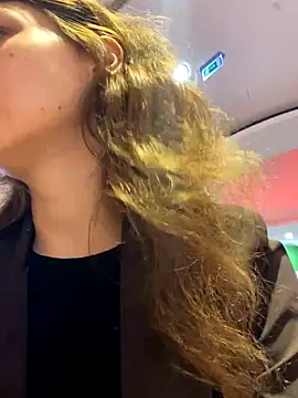 Snapshot of QuitieLia chatting on November 2025 08:36:02 AM QuitieLia online show from November 2025 08:36:02 AM