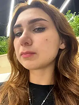 Snapshot of QuitieLia chatting on November 2025 03:33:01 PM QuitieLia online show from November 2025 03:33:01 PM