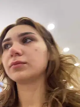 Snapshot of QuitieLia chatting on November 2025 08:14:01 AM QuitieLia online show from November 2025 08:14:01 AM