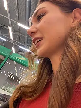 Snapshot of QuitieLia chatting on November 2025 08:14:01 AM QuitieLia online show from November 2025 08:14:01 AM