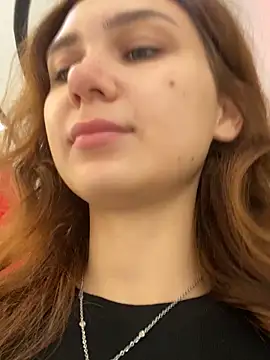 Snapshot of QuitieLia chatting on December 2025 08:23:01 AM QuitieLia online show from December 2025 08:23:01 AM