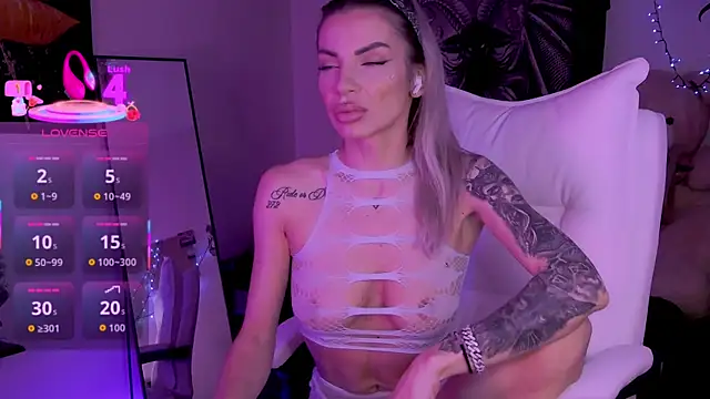 Snapshot of LusciousAlice chatting on April 2026 09:34:01 PM LusciousAlice online show from April 2026 09:34:01 PM