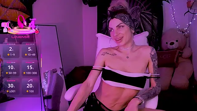 Snapshot of LusciousAlice chatting on April 2026 12:33:01 AM LusciousAlice online show from April 2026 12:33:01 AM