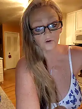 Snapshot of Southern_Bella chatting on December 2024 12:22:01 PM Southern Bella online show from December 2024 12:22:01 PM