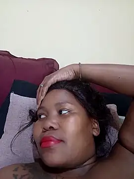 Snapshot of Real1SweetQueen chatting on February 2025 05:01:02 PM Real1SweetQueen online show from February 2025 05:01:02 PM