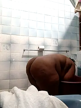 Snapshot of Real1SweetQueen chatting on February 2025 05:36:01 PM Real1SweetQueen online show from February 2025 05:36:01 PM