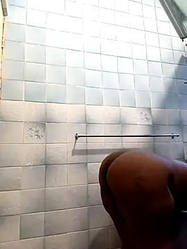 Snapshot of Real1SweetQueen chatting on February 2025 04:37:01 PM Real1SweetQueen online show from February 2025 04:37:01 PM