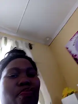 Snapshot of Real1SweetQueen chatting on February 2025 12:27:02 PM Real1SweetQueen online show from February 2025 12:27:02 PM