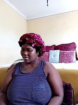 Snapshot of Real1SweetQueen chatting on March 2025 10:00:02 AM Real1SweetQueen online show from March 2025 10:00:02 AM