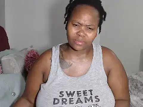 Snapshot of Real1SweetQueen chatting on September 2025 05:35:02 PM Real1SweetQueen online show from September 2025 05:35:02 PM